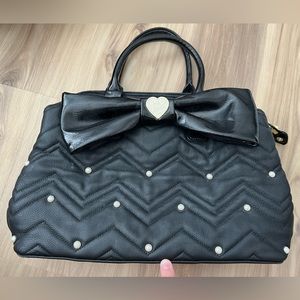Betsey Johnson purse pearl black tote quilted faux leather 15x10in
